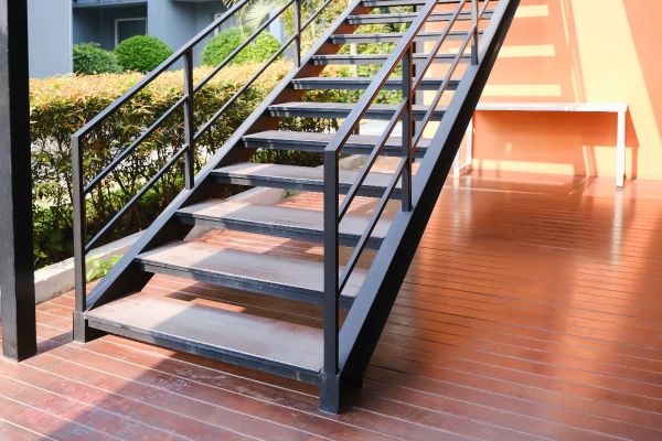 Escaleras metálicas exteriores - CM Pamplona · Empresa de carpintería metálica en Pamplona y Navarra