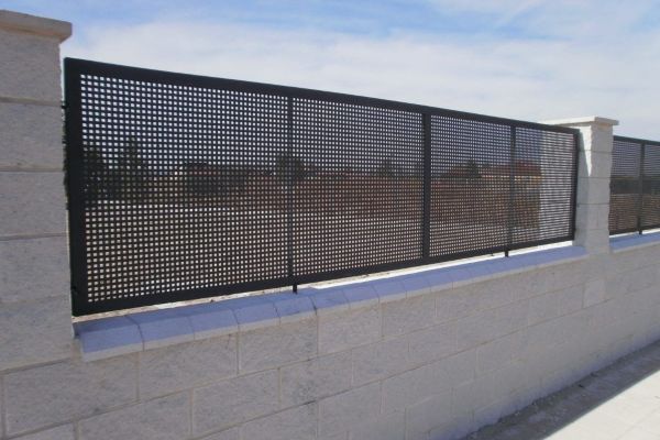 Verja metálica - CM Pamplona · Empresa de carpintería metálica en Pamplona y Navarra