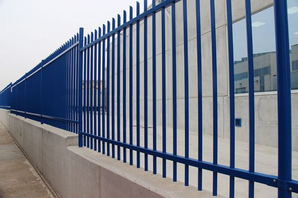 Verjas y vallas metálicas - CM Pamplona · Empresa de carpintería metálica en Pamplona y Navarra Verjas y vallas metálicas - CM Pamplona · Empresa de carpintería metálica en Pamplona y Navarra